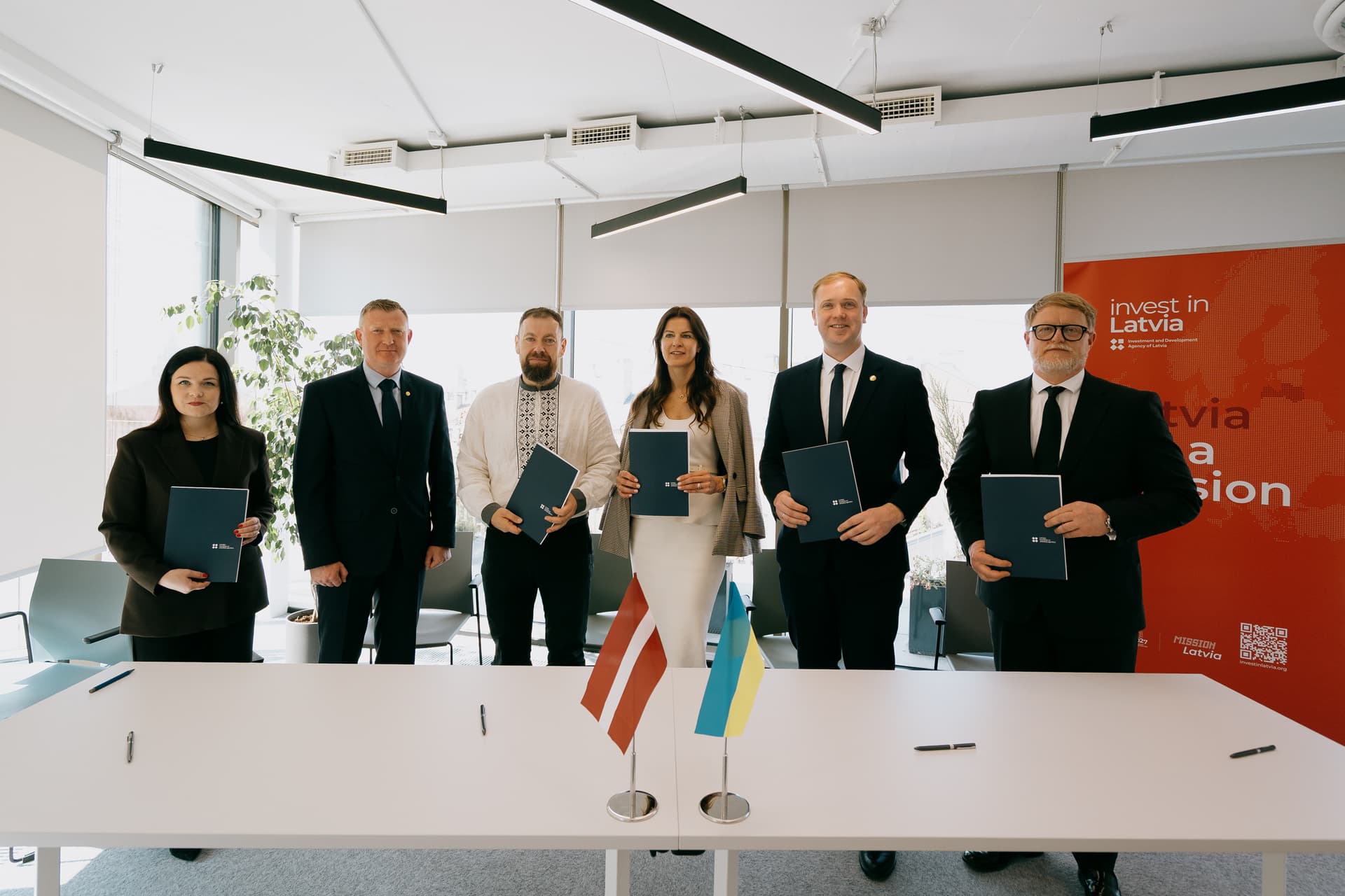 Ekonomikas ministrija un LIAA paraksta stratēģiskas vienošanās par bezpilota sistēmu un duālā pielietojuma tehnoloģiju attīstību Latvijā