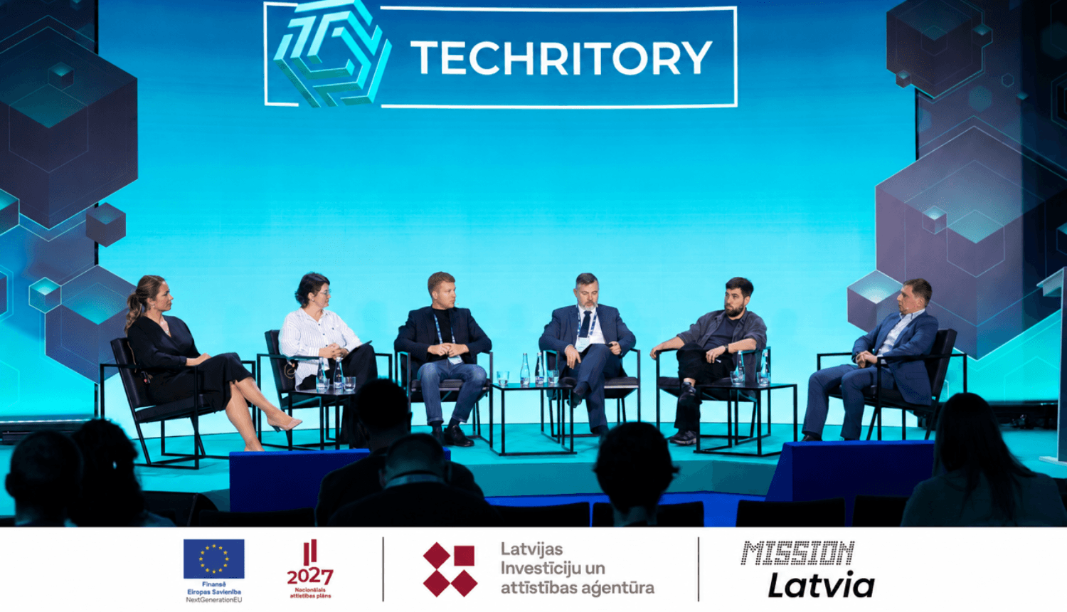 Techritory paneļdiskusija. Kājenē Finansē ES, NAP, LIAA un Mission Latvia logo ansamblis